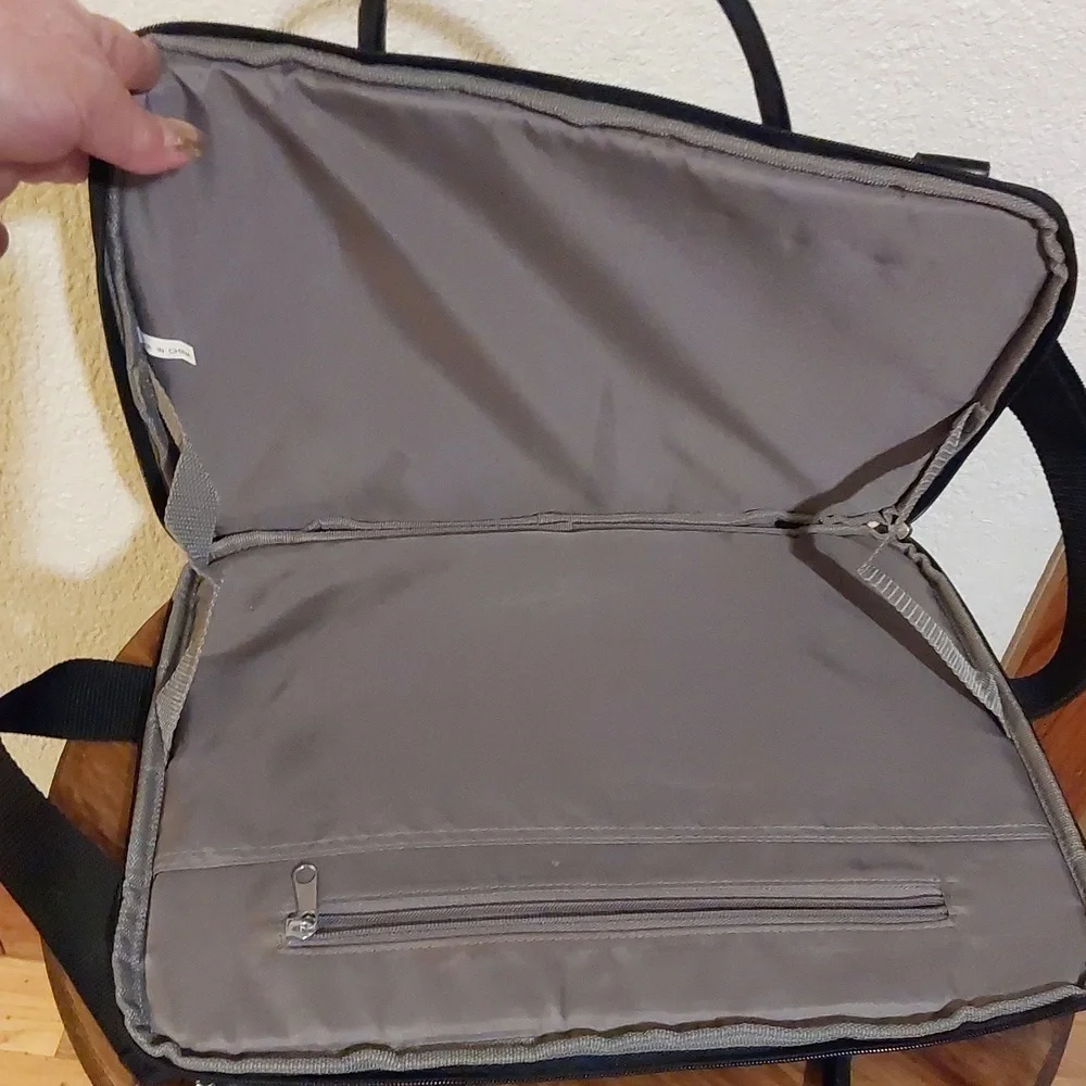 Denall Black laptop Messenger Bag TOTE like new Office Career business Neutral